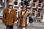 Amsterdam 16 april 2020
Theo Heuft met zijn partner op straat in Amsterdam.