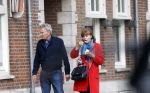 Amsterdam 25 april 2020
Tom Egbers en zijn  vrouw Janke Dekker halen samen een ijsje op de beethovenstraat