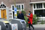 Amsterdam 25 april 2020
Tom Egbers en zijn  vrouw Janke Dekker halen samen een ijsje op de beethovenstraat