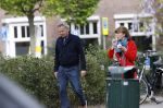 Amsterdam 25 april 2020
Tom Egbers en zijn  vrouw Janke Dekker halen samen een ijsje op de beethovenstraat