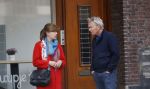 Amsterdam 25 april 2020
Tom Egbers en zijn  vrouw Janke Dekker halen samen een ijsje op de beethovenstraat