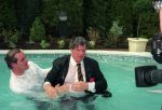 Eindhoven, 21 April 2000
Edwin Smulders gooit Willibrord Frequin in het zwembad