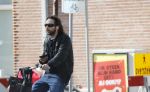 Amsterdam 21 april 2020
Xavier de Guzman bellend op de fiets