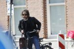 Amsterdam 21 april 2020
Xavier de Guzman bellend op de fiets