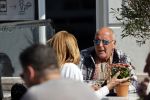 Weesp 12 mei 2021
Alfred v d Heuvel met (een( vriendin op terras in Weesp.