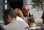 Weesp 12 mei 2021
Alfred v d Heuvel met (een( vriendin op terras in Weesp.