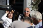 Weesp 12 mei 2021
Alfred v d Heuvel met (een( vriendin op terras in Weesp.