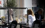 Weesp 12 mei 2021
Alfred v d Heuvel met (een( vriendin op terras in Weesp.