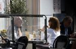 Weesp 12 mei 2021
Alfred v d Heuvel met (een( vriendin op terras in Weesp.