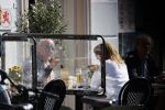 Weesp 12 mei 2021
Alfred v d Heuvel met (een( vriendin op terras in Weesp.