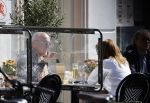 Weesp 12 mei 2021
Alfred v d Heuvel met (een( vriendin op terras in Weesp.