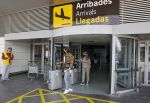 Schiphol en ibiza 23 en 24 april 2021
Andre Hazes gaat voor het eerst op vakantie met zijn nieuwe vriendin Sarah v Soelen . Ook de neef van zijn moeder Andy en zijn vrouw zijn erbij alsmede nog 2 stellen.