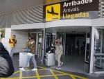 Schiphol en ibiza 23 en 24 april 2021
Andre Hazes gaat voor het eerst op vakantie met zijn nieuwe vriendin Sarah v Soelen . Ook de neef van zijn moeder Andy en zijn vrouw zijn erbij alsmede nog 2 stellen.