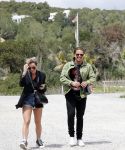 Schiphol en ibiza 23 en 24 april 2021
Andre Hazes gaat voor het eerst op vakantie met zijn nieuwe vriendin Sarah v Soelen . Ook de neef van zijn moeder Andy en zijn vrouw zijn erbij alsmede nog 2 stellen.