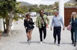 Schiphol en ibiza 23 en 24 april 2021
Andre Hazes gaat voor het eerst op vakantie met zijn nieuwe vriendin Sarah v Soelen . Ook de neef van zijn moeder Andy en zijn vrouw zijn erbij alsmede nog 2 stellen.