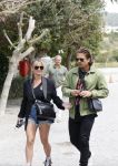 Schiphol en ibiza 23 en 24 april 2021
Andre Hazes gaat voor het eerst op vakantie met zijn nieuwe vriendin Sarah v Soelen . Ook de neef van zijn moeder Andy en zijn vrouw zijn erbij alsmede nog 2 stellen.