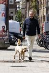 Amsterdam 5 mei 2021
Bert Kuizenga laat de hond van zijn dochter uit