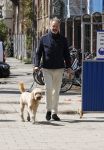 Amsterdam 5 mei 2021
Bert Kuizenga laat de hond van zijn dochter uit