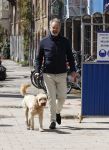 Amsterdam 5 mei 2021
Bert Kuizenga laat de hond van zijn dochter uit