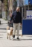 Amsterdam 5 mei 2021
Bert Kuizenga laat de hond van zijn dochter uit