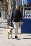 Amsterdam 5 mei 2021
Bert Kuizenga laat de hond van zijn dochter uit