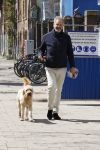 Amsterdam 5 mei 2021
Bert Kuizenga laat de hond van zijn dochter uit