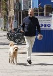 Amsterdam 5 mei 2021
Bert Kuizenga laat de hond van zijn dochter uit