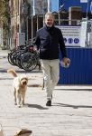 Amsterdam 5 mei 2021
Bert Kuizenga laat de hond van zijn dochter uit