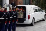 Laren 3 april 2021
Crematie van Bibian Mentel in crmatorium in Laren.
Haar man Edwin Spee en kinderen zijn aanwezig.