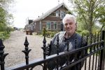 Broek en Waterland 20 mei 2021
Politie doet onderzoek naar de schietpartij/overval in Broek en Waterland . oa Karin Bloemen en boer Geet Jan v Meerveld wonen daar.