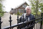 Broek en Waterland 20 mei 2021
Politie doet onderzoek naar de schietpartij/overval in Broek en Waterland . oa Karin Bloemen en boer Geet Jan v Meerveld wonen daar.
