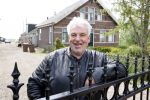 Broek en Waterland 20 mei 2021
Politie doet onderzoek naar de schietpartij/overval in Broek en Waterland . oa Karin Bloemen en boer Geet Jan v Meerveld wonen daar.