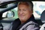Amsterdam 17 mei 2021
Bram Moszkowicz eet worstenbroodje in zijn auto