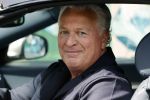 Amsterdam 17 mei 2021
Bram Moszkowicz eet worstenbroodje in zijn auto