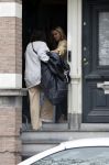 Amsterdam 15 mei 2021
Stylist van Bridget brengt haar nieuwe kleding.