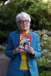 Bergen 12 mei 2021
Carry Slee met haar nieuwe boek FAKE!
