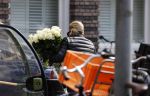 Amsterdam 17 april 2021 
Connie Witteman brengt een grote bos met witte rozen naar het huis van haar zoon Marvin . De Vriend van Marvin Breukhoven neemt ze in ontvangst