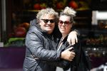 Amsterdam 12 mei 2021
Dirk Zeelenberg met zijn vrouw Suus in Amsterdam zuid