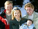 Lech 17 maart 2004
Prinses Maxima Prins Willem Alexander Amalia en Dennis v Tellingen Reni v Maren Albert den Ieseger en Edwin Smulders in Lech.
Peter Smulders bv