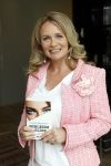 Amsterdam 14 mei 2021
Quinty Trustfull krijgt uit handen van Esther Kreukniet heet eerste boek . Vindt plaats in het consorvatorium hotel.