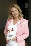 Amsterdam 14 mei 2021
Quinty Trustfull krijgt uit handen van Esther Kreukniet heet eerste boek . Vindt plaats in het consorvatorium hotel.