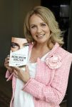 Amsterdam 14 mei 2021
Quinty Trustfull krijgt uit handen van Esther Kreukniet heet eerste boek . Vindt plaats in het consorvatorium hotel.