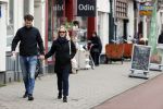 Amsterdam 8 april 2021
Eva Jinek met haar partner Dexter wandelend in Amsterdam zuid