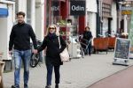 Amsterdam 8 april 2021
Eva Jinek met haar partner Dexter wandelend in Amsterdam zuid