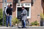Amsterdam 1 mei 2021
Ferdinand Grapperhaus op zijn fiets in Amsterdam zuid. Hij helpt ook nog mensen waarvan het hondje overreden is door een fietser.