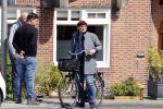 Amsterdam 1 mei 2021
Ferdinand Grapperhaus op zijn fiets in Amsterdam zuid. Hij helpt ook nog mensen waarvan het hondje overreden is door een fietser.