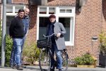 Amsterdam 1 mei 2021
Ferdinand Grapperhaus op zijn fiets in Amsterdam zuid. Hij helpt ook nog mensen waarvan het hondje overreden is door een fietser.