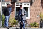 Amsterdam 1 mei 2021
Ferdinand Grapperhaus op zijn fiets in Amsterdam zuid. Hij helpt ook nog mensen waarvan het hondje overreden is door een fietser.