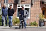 Amsterdam 1 mei 2021
Ferdinand Grapperhaus op zijn fiets in Amsterdam zuid. Hij helpt ook nog mensen waarvan het hondje overreden is door een fietser.