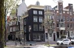 Amsterdam 21 april 2021
Frank sanders heeft zijn oude huis laten verbouwen tot meerdere appartementen . Ze staan nu te koop.